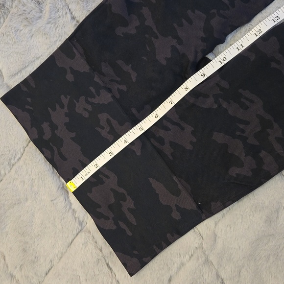 Spanx Grey/Black Camouflage Leggings, Women's Size Small, Great Condition - Picture 3 of 6